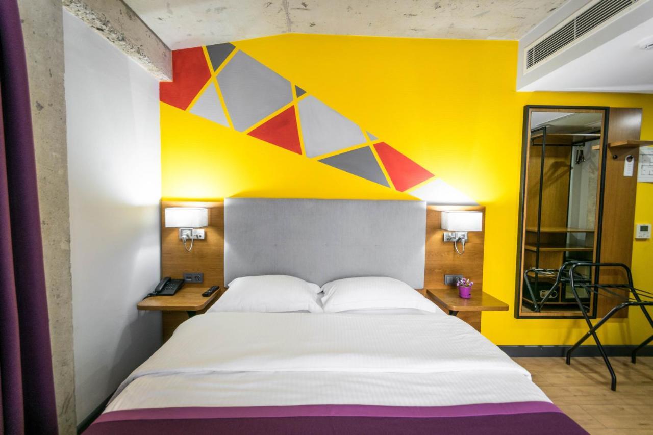 Hotel Adora ティビリシ エクステリア 写真