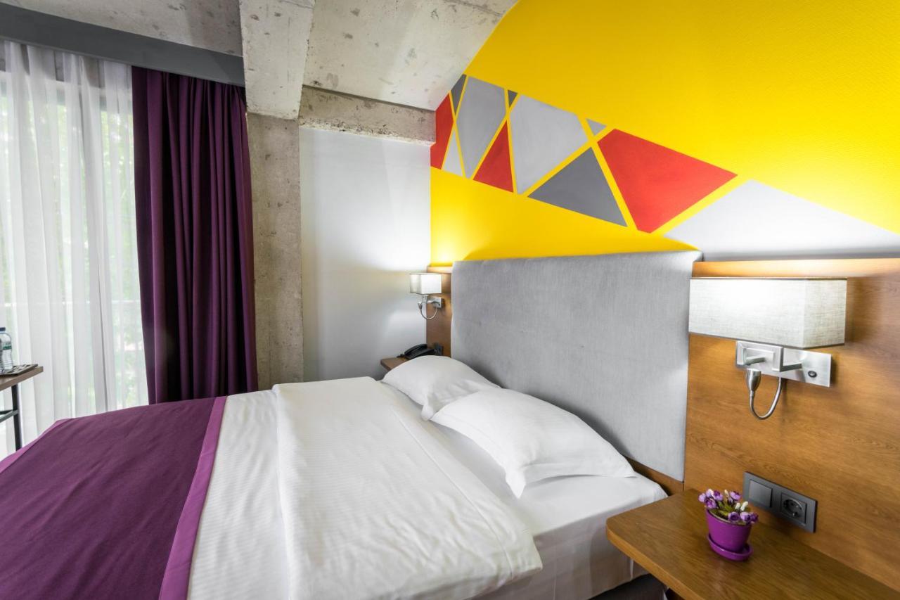 Hotel Adora ティビリシ エクステリア 写真