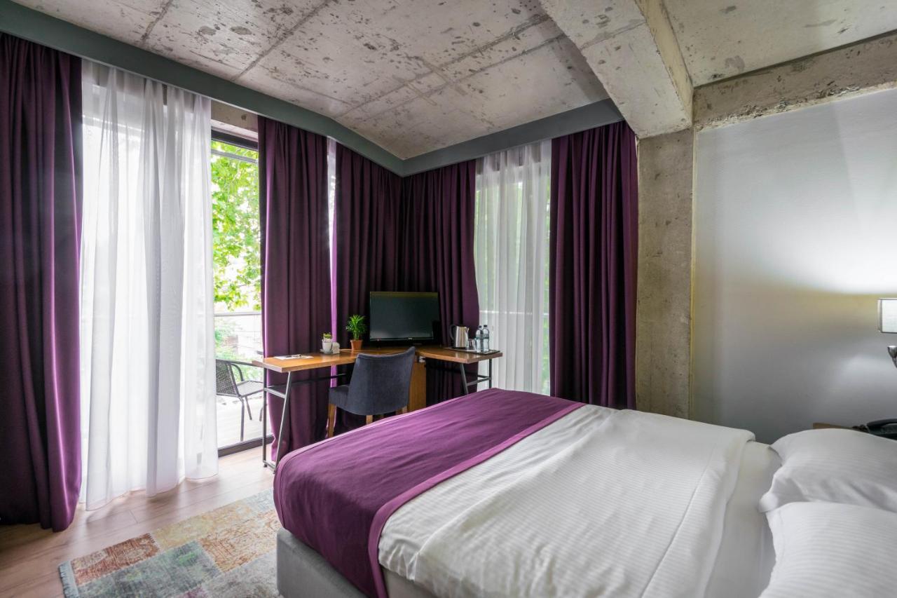 Hotel Adora ティビリシ エクステリア 写真