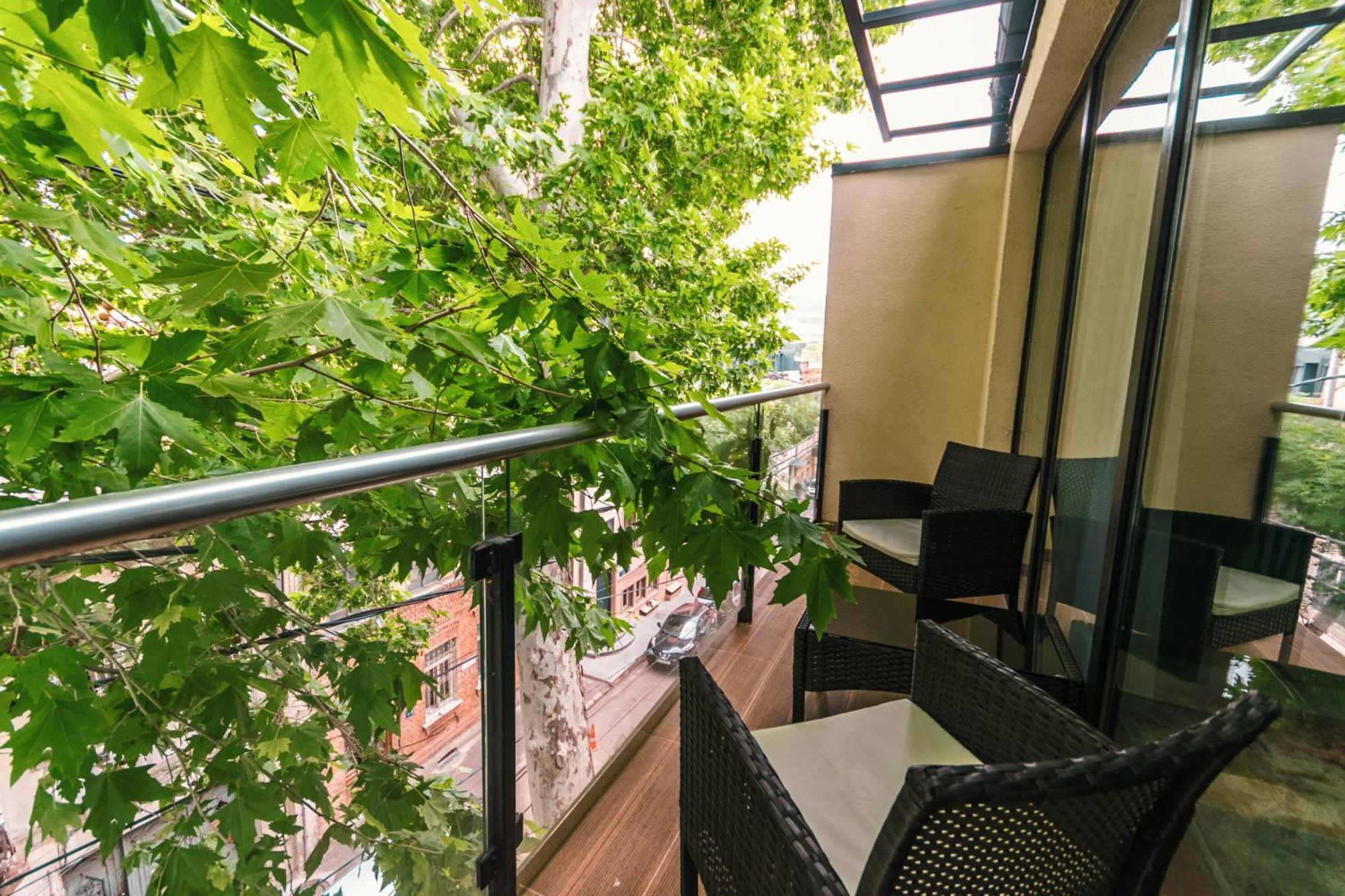 Hotel Adora ティビリシ エクステリア 写真
