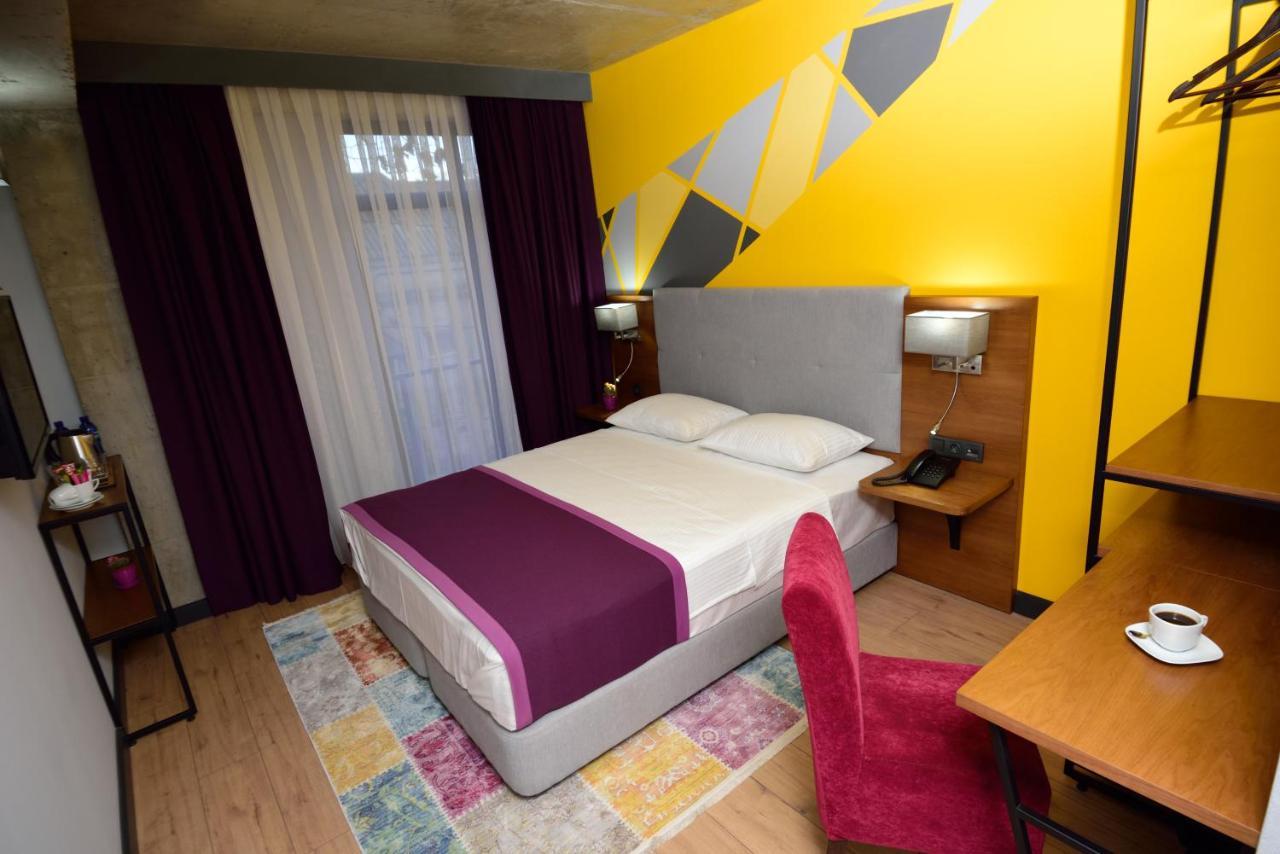 Hotel Adora ティビリシ エクステリア 写真